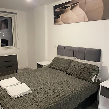 2 Bedroom Luxury Apartment In Barking